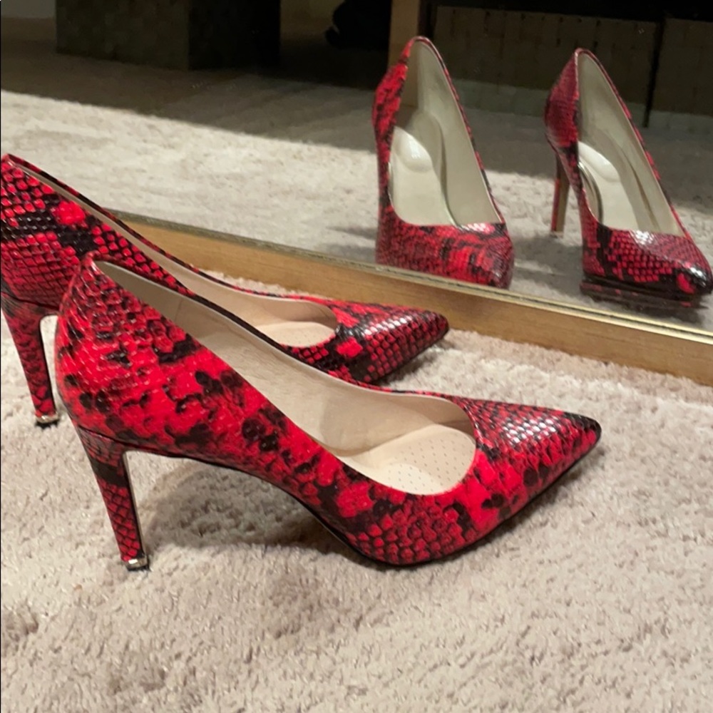 Kenneth Cole comfort pumps